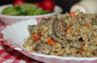 Плов из перловки с куриными желудками в мультиварке